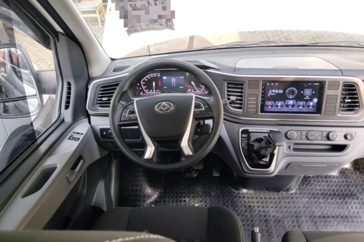 Used SAIC MAXUS Xintu V80 2024 Aotong Value Edition 6AMT Short Wheelbase Mid-Roof Model 127 Ps 5/6 Seats
