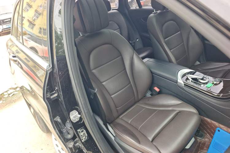 Used Mercedes-Benz GLC 2018 Facelift GLC 260 4MATIC Luxury Edition Right Front Seat