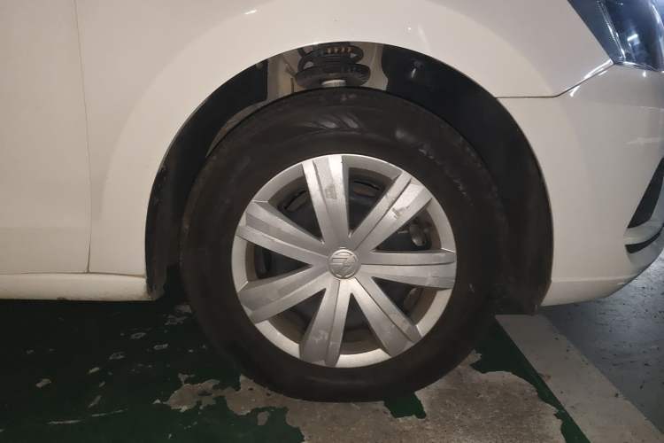 Used Volkswagen Jetta 2017 1.5L Automatic Fashion Model Right Front Wheel Hub