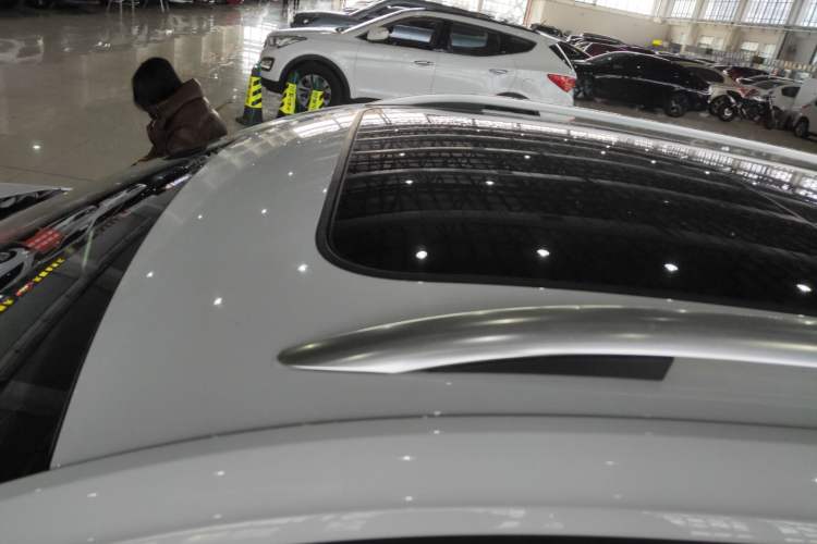 Used Volkswagen T-ROC 2019 280TSI DSG Two-Wheel Drive Comfort Version China VI Standard Roof