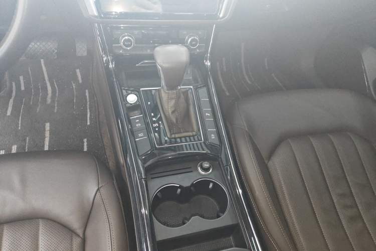 Used Volkswagen Phideon 2021 380TSI Luxury Edition Gear Lever