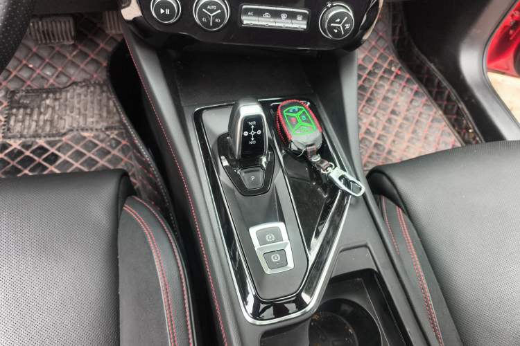 Used Lynk & Co 02 2018 1.5T DCT Two-Wheel Drive Pro Version China V Emission Standard Gear Lever