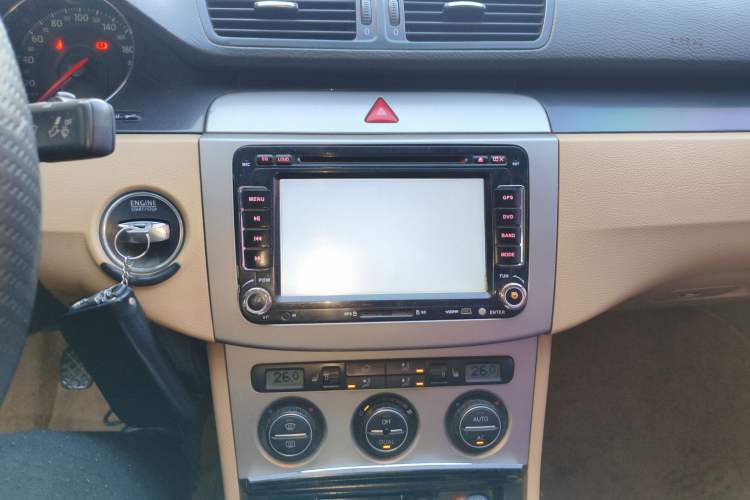 Used Volkswagen Magotan 2007 1.8 TSI Manual Comfort Model Audio And AC Panel