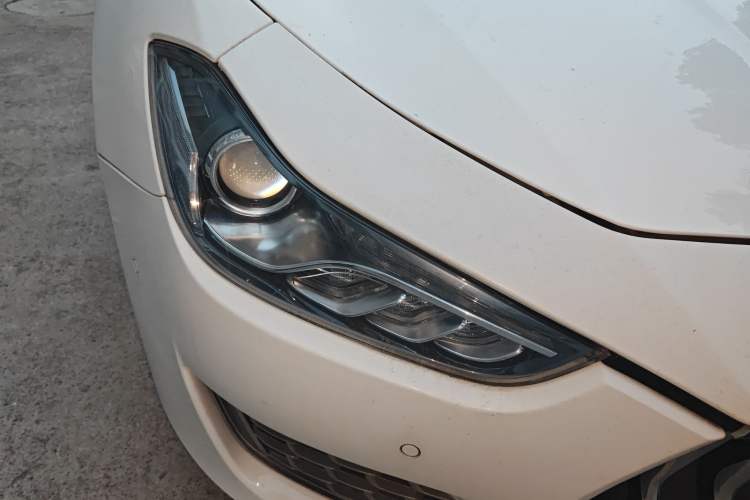 Used Maserati Ghibli 2014 3.0T Standard Edition Right Front Headlight