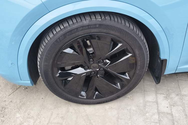 Used Li Auto L8 2024 Ultra Model
