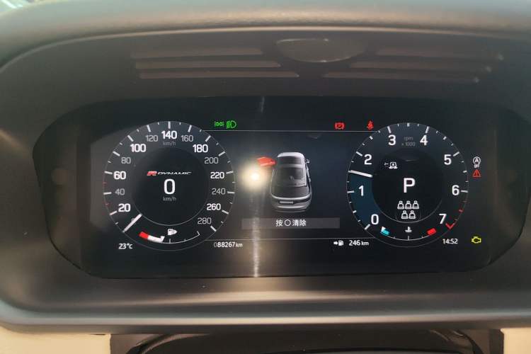 Used Land Rover Discovery 2023 Revised Version 360 PS R-Dynamic S Instrument Cluster