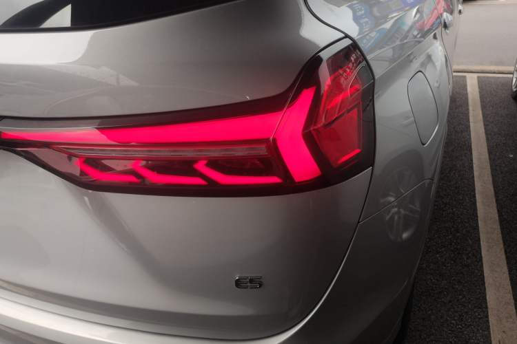 Used Landian E5 2024 Honor Edition 100KM Premium Model 7 Seats
