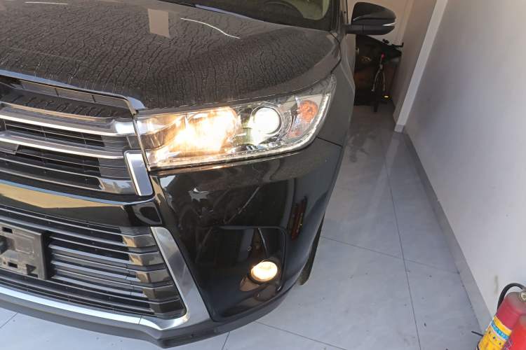 Used Toyota Highlander 2018 2.0T Four-Wheel Drive Prestige Version 7 Seats China VI Standard
