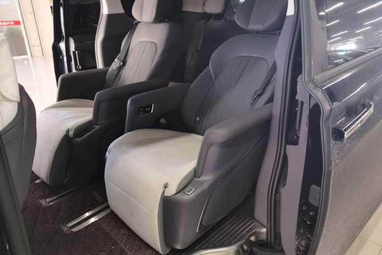 Used Buick GL8 New Energy 2025 Lu Shang Luxury Edition 7-Seater