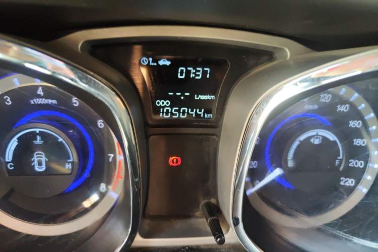 Used JAC Group Refine S5 2013 2.0T Manual Luxury Edition Odometer Close Up