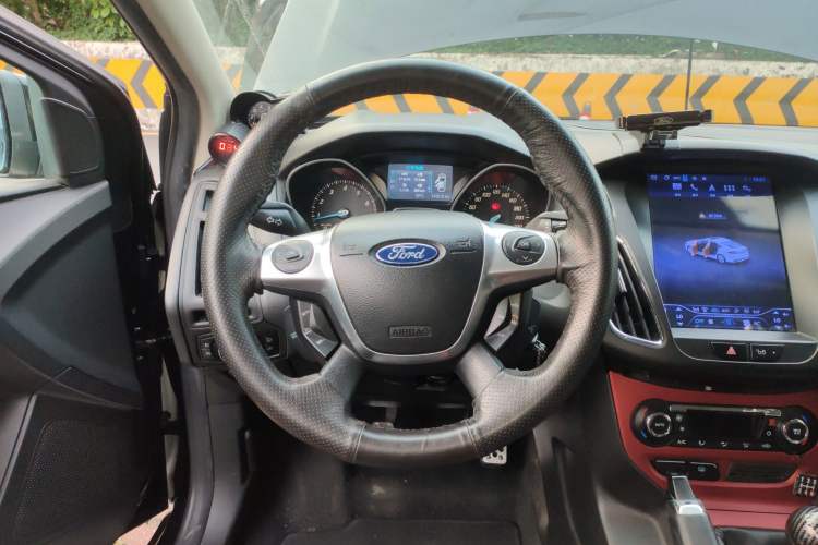 Used Ford Focus 2012 Hatchback 2.0L Manual Luxury Sport Model
