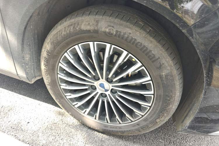 Used Denza D9 2022 DM-i 1040 Prestige Model
