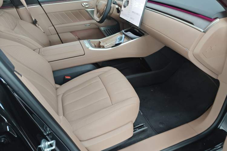 Used ONVO Luxeed L90 2025 Model—Max Six-Seater Version
