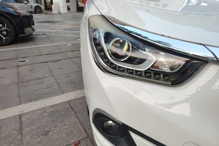 Used GAC Trumpchi GA6 2016 235T DCT Elite Edition Right Front Headlight