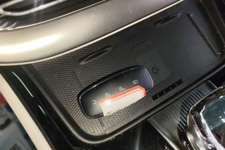 Used Denza D9 2024 DM-i 1050 Luxury Model Vehicle Key