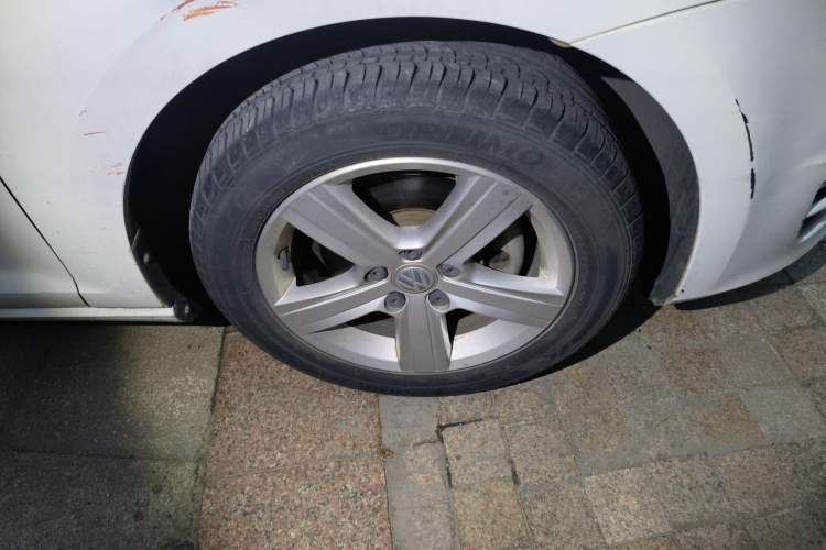 Used Volkswagen Golf 2016 1.6L Automatic Comfort Model Right Front Wheel Hub