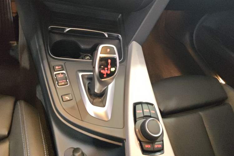 Used BMW 3 Series 2018 320i M Sport Package Gear Lever