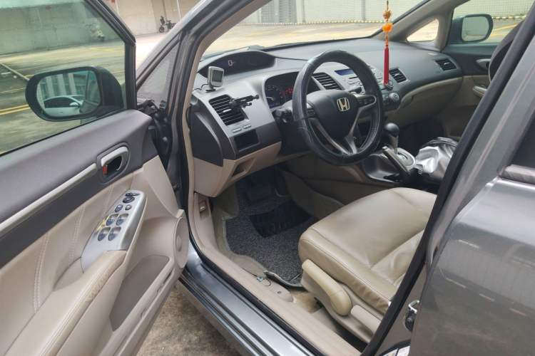Used Honda Civic 2009 1.8L automatic luxury edition