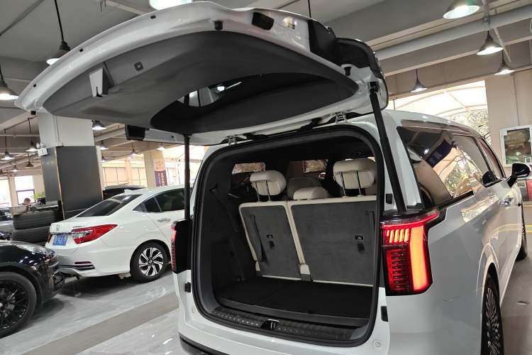 Used Zeekr 009 2024 7-Seater Aisle Version 108 kWh