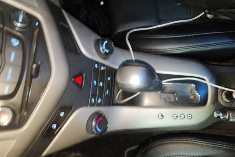 Used Chevrolet Cruze 2012 1.8L SE AT Gear Lever