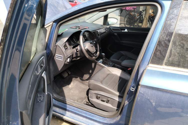 Used Volkswagen Golf Sportsvan 2016 230TSI Automatic Luxury Version Left Front Seat