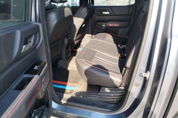 Used JMC DaDao 2024 Gantaner 2.3T Diesel Automatic 4x4 Boundless Edition Left Rear Seat