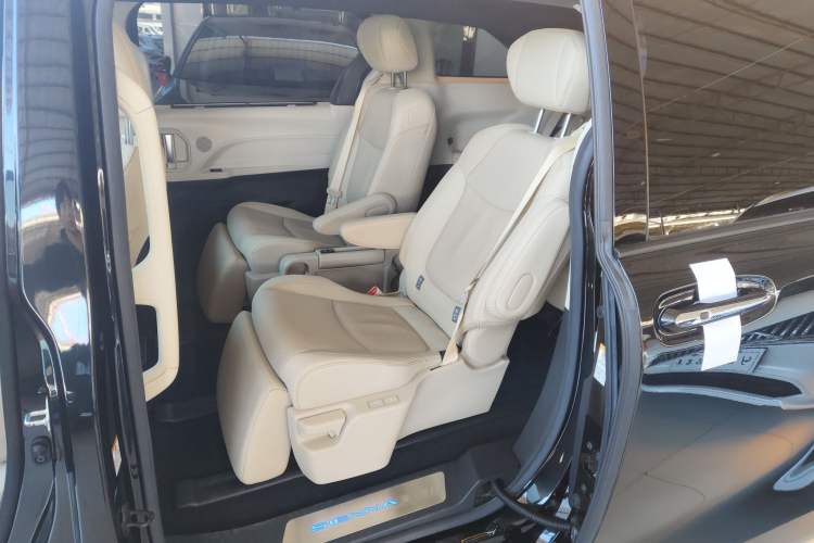 Used Toyota Sienna 2021 2.5L Hybrid Ultimate Edition