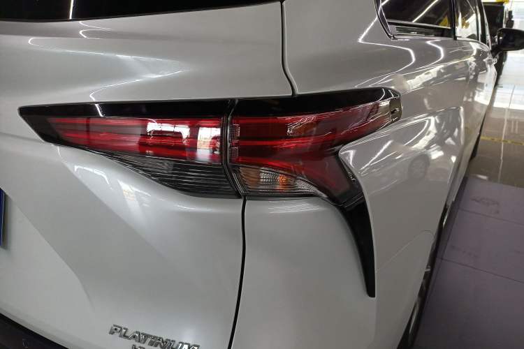 Used Toyota Sienna 2021 2.5L Hybrid Platinum Edition