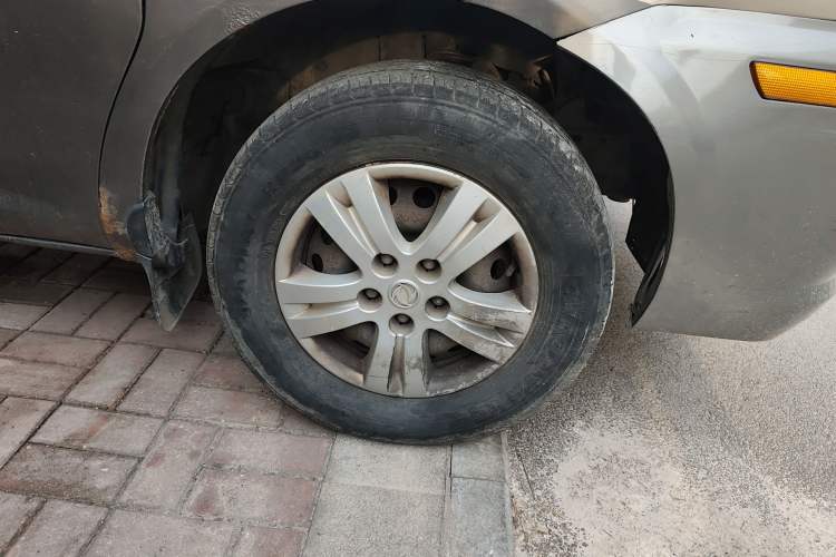 Used FORTHING Lingzhi 2014 M3 1.6L 7-Seater Comfort Model Right Front Wheel Hub