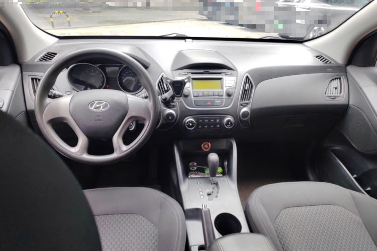 Used Hyundai ix35 2013 2.0L Automatic 2WD Comfort GL China IV Standard Center Console