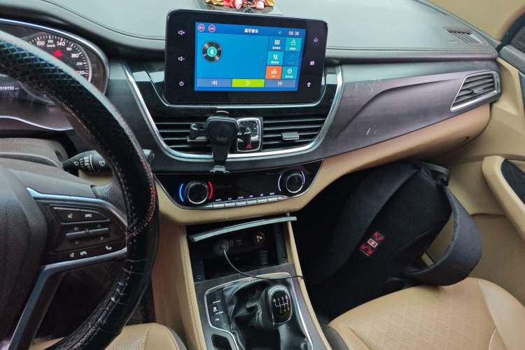 Used Baojun 730 2017 1.5T Manual Prestige Version 7 Seats
