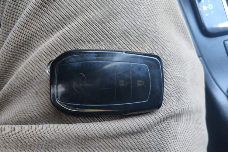 Used Toyota Highlander 2017 2.0T Four-Wheel Drive Luxury Edition 7 Seats Vehicle Key