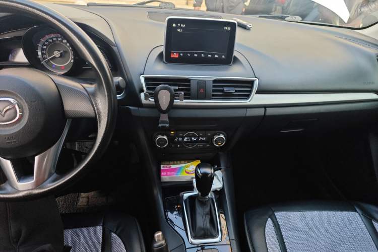 Used Mazda Mazda 3 Axela 2014 Sedan 1.5L Automatic Luxury Model
