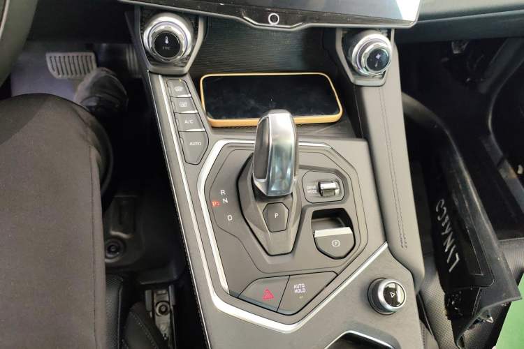 Used Lynk & Co 01 2021 2.0TD Two-Wheel-Drive Pro Trim Gear Lever