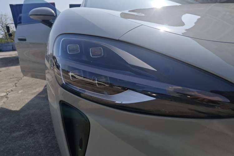 Used Xiaomi Auto SU7 2024 Four-Wheel Drive Ultra-Long Range Advanced Intelligent Driving Max Edition
