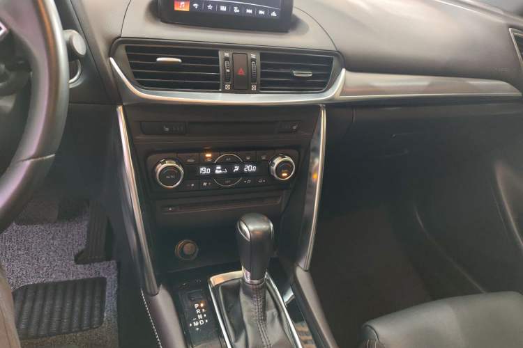 Used Mazda CX-4 2018 2.5L Automatic 4x4 Bluelight Fearless Edition China V Standard