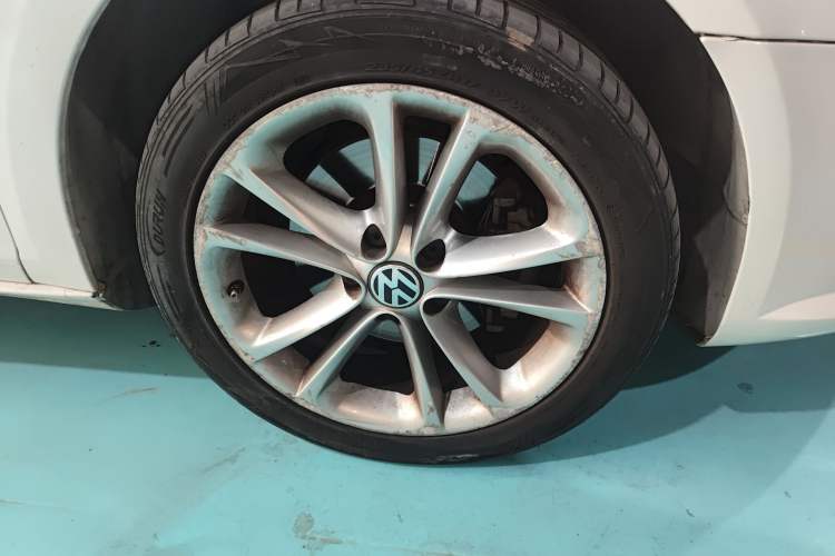 Used Volkswagen FAW-Volkswagen CC 2012 2.0 TSI Luxury Model Right Front Wheel Hub