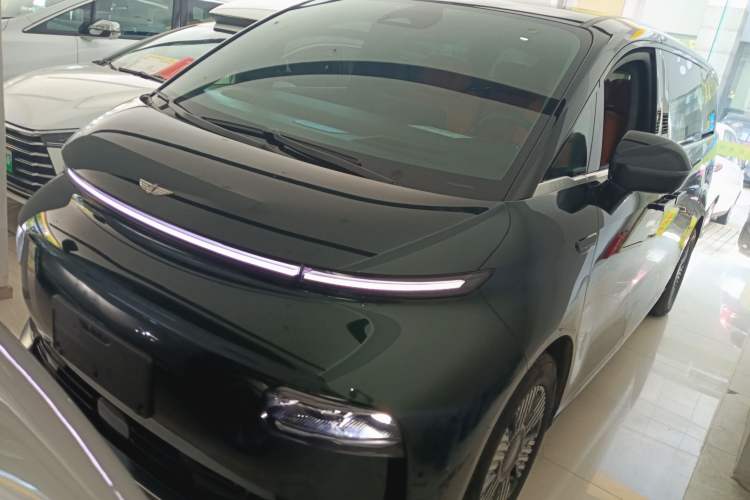 Used Geely Galaxy LEVC L380 2024 140-Degree 6-Seater All-Wheel-Drive Ultra