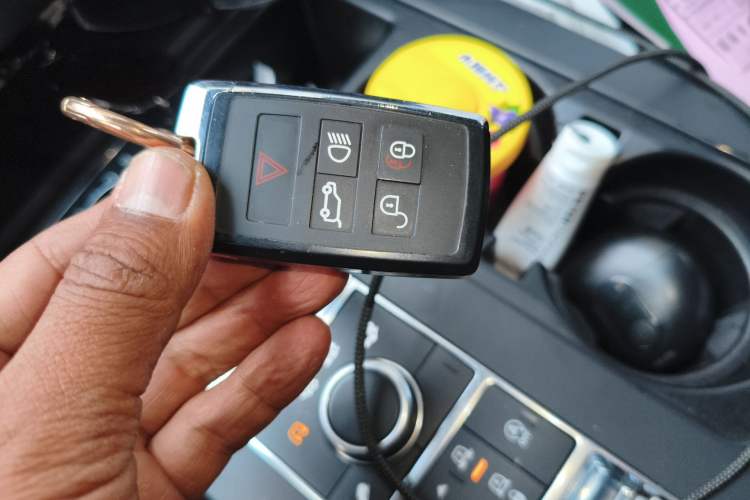 Used Land Rover Discovery 2018 2.0T SE Vehicle Key