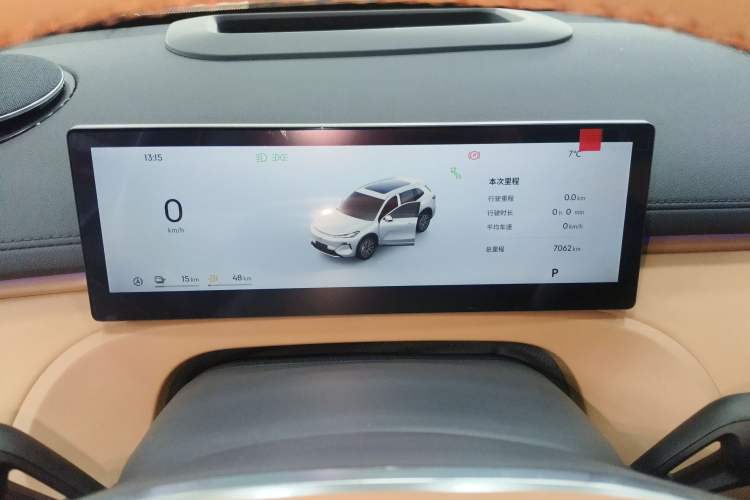 Used Geely Galaxy Galaxy Xingjian 7 EM-i 2025 120km Flagship Edition
