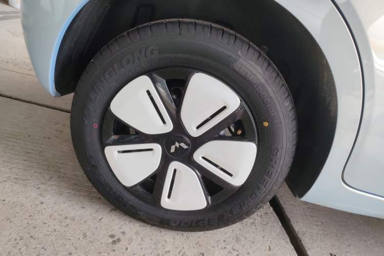 Used Wuling Hongguang MINIEV 2025 Four-Door Version Zhenxiang+ Edition Right Rear Wheel Hub