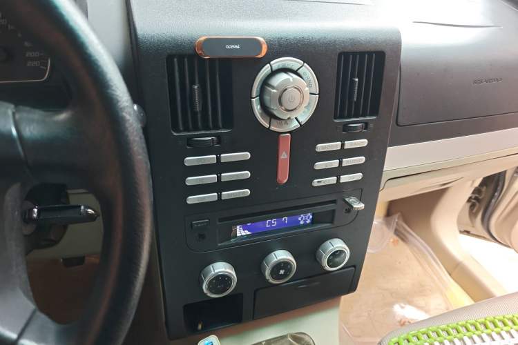 Used Leopaard Feiting 2010 Fashion Edition 1.5L Two-Wheel Drive Comfort Version Audio And AC Panel