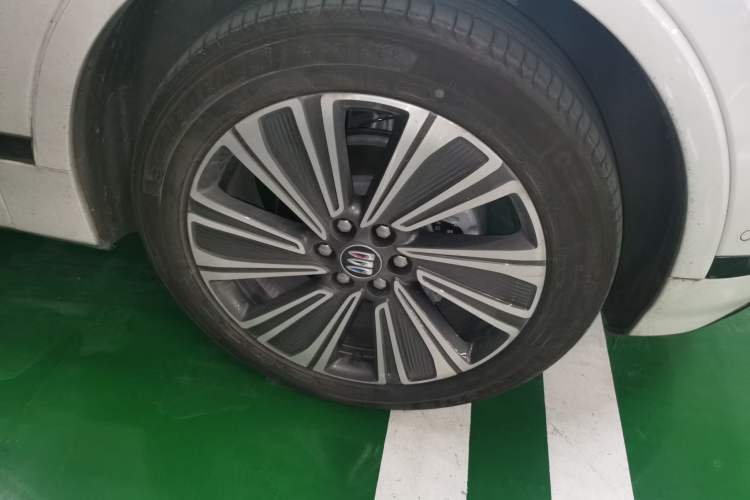 Used Buick E5 2023 Zhenxiang Standard Range Edition Right Front Wheel Hub