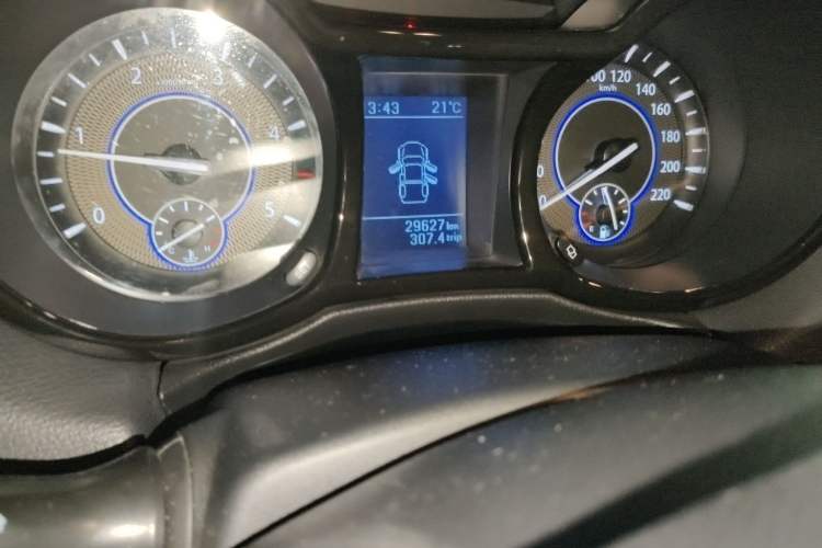 Used JMC Yuhu 3 2018 2.5T Diesel Two-Wheel Drive Advanced Version Standard Wheelbase Odometer Close Up