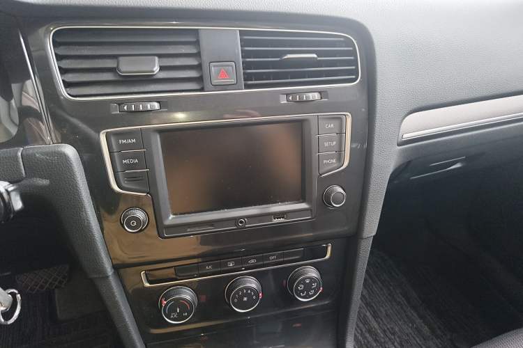 Used Volkswagen Golf 2017 1.6L Automatic Comfort Million-Vehicle Anniversary Edition