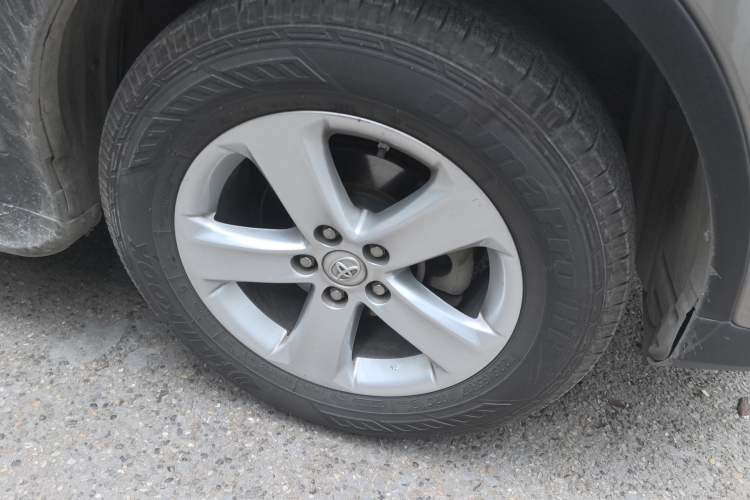 Used Toyota RAV4 2013 2.0L CVT Four-Wheel Drive New Edition
