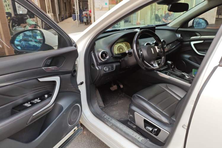 Used Wey VV7 2017 2.0T Ultra-Luxury Version
