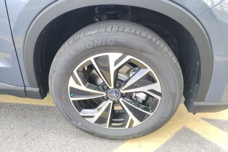 Used BYD Song Pro New Energy 2026 Model DM-i 133KM Superior Version Right Front Wheel Hub