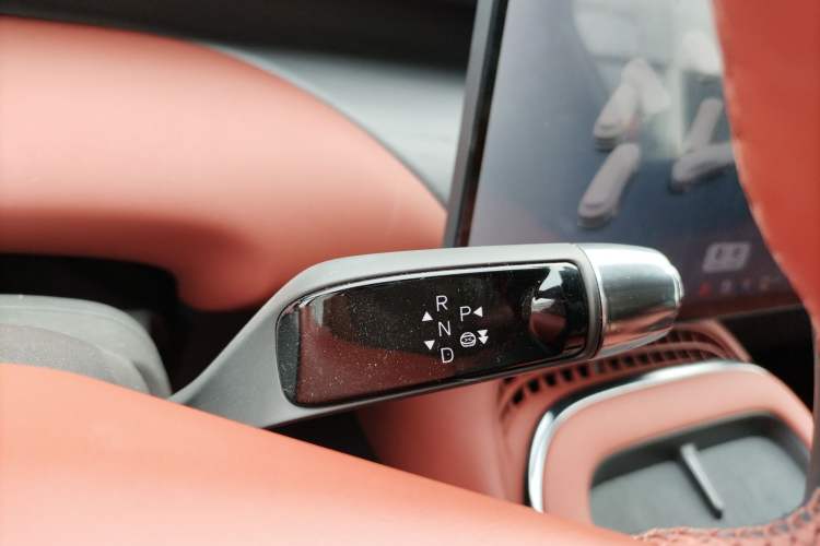 Used XPeng G7 2025 Model—702 Ultra Long Range Gear Lever
