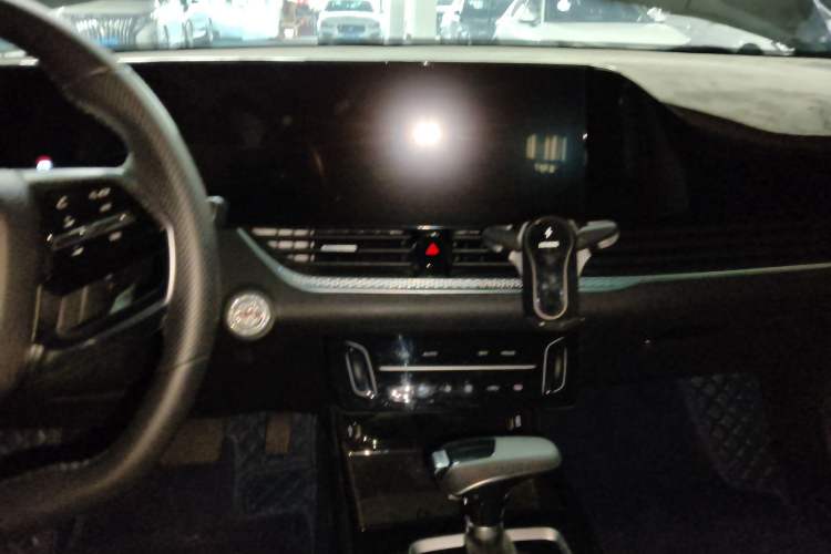 Used Bestune B70 2022 Third Generation 1.5T Automatic Enjoyment Version Audio And AC Panel